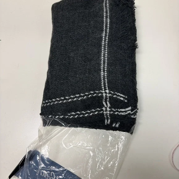 Olive & Pique Gray Blanket Scarf - Picture 5 of 5